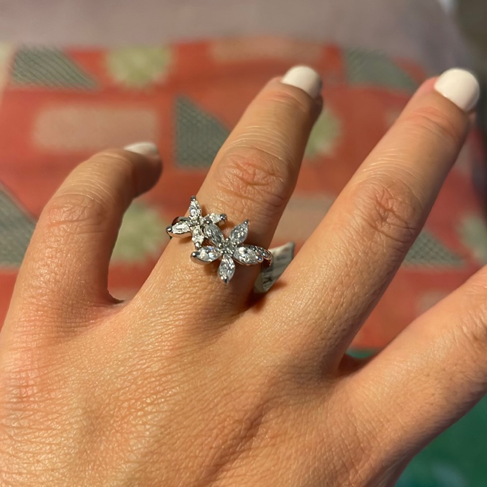 Flower diamond ring